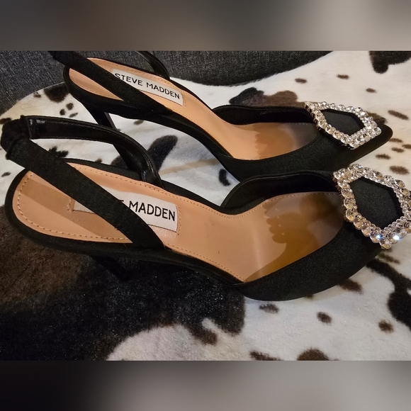 Steve Madden Black and Silver Flats with Sparkling Embellishments - Picture 2 of 4